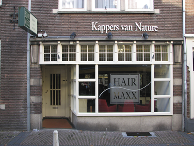 908335 Afbeelding van de winkelpui van kapsalon Hair Maxx - Kappers van Nature (Hamburgerstraat 5) te Utrecht.